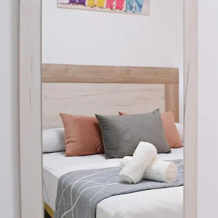 Apartment At La Isla Preciosos Cerca Del Centro De La Ciudad Y De La Playa Malaga
