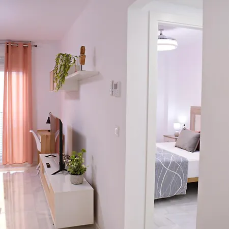 Apartment At La Isla Preciosos Cerca Del Centro De La Ciudad Y De La Playa Malaga