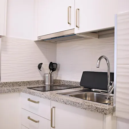 Apartment At La Isla Preciosos Cerca Del Centro De La Ciudad Y De La Playa Malaga