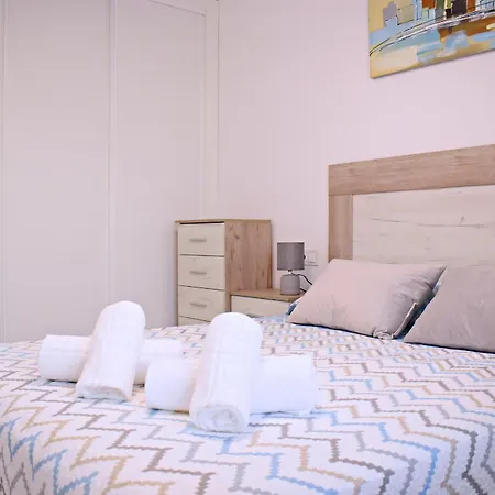 Apartment At La Isla Preciosos Cerca Del Centro De La Ciudad Y De La Playa Malaga