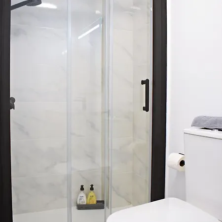 Apartment At La Isla Preciosos Cerca Del Centro De La Ciudad Y De La Playa Malaga